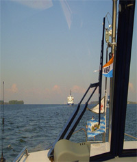 Charteryacht Bon Jour geht durchs Haff